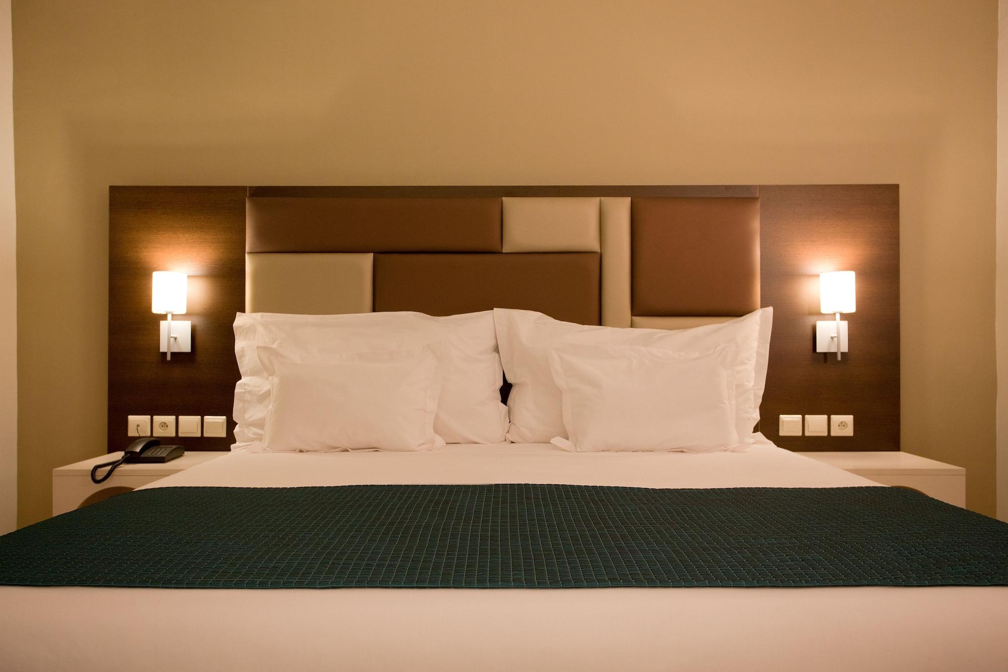 Tui Suneo Kenzi Europa Agadir Kültér fotó A bed with a headboard