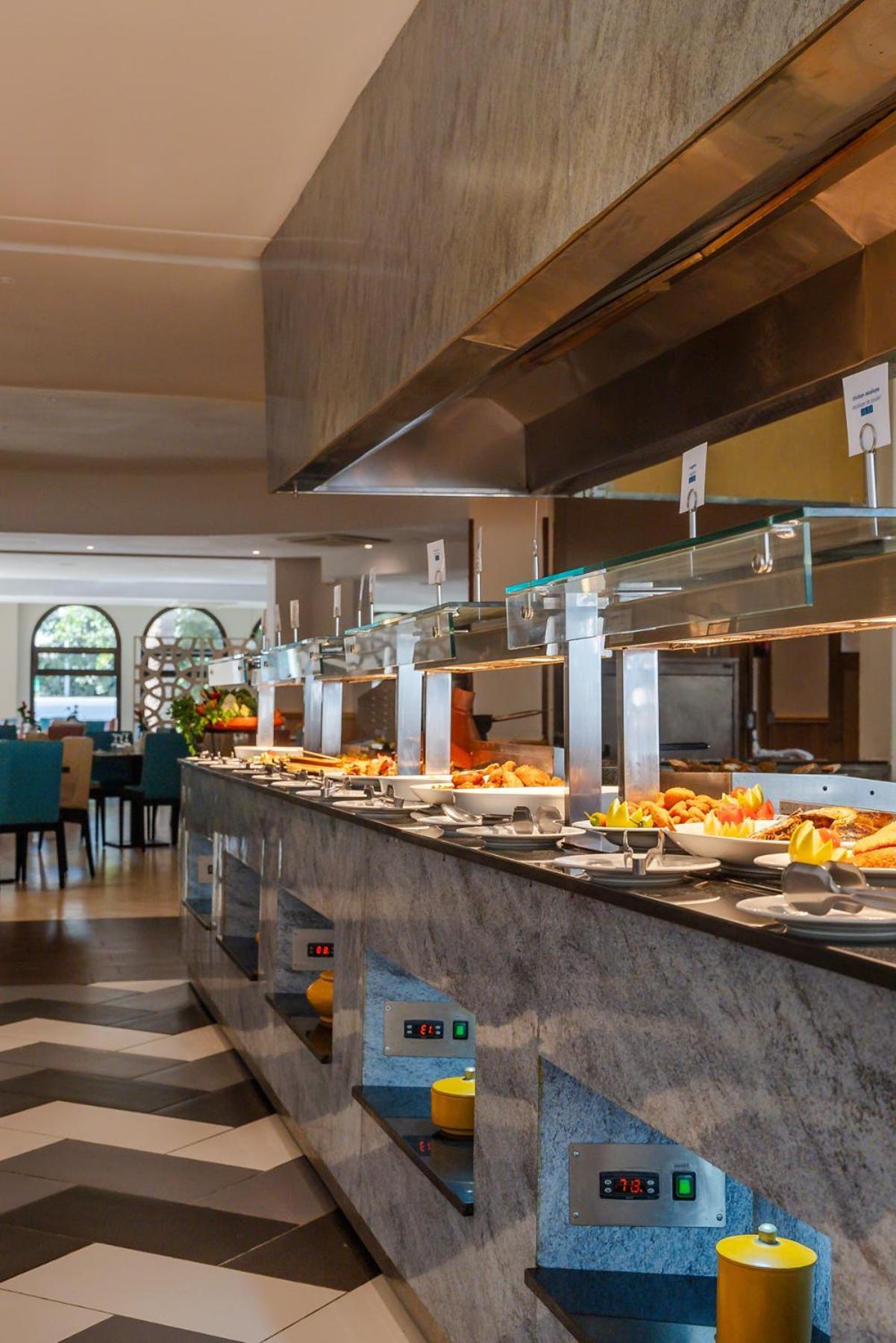 Tui Suneo Kenzi Europa Agadir Kültér fotó A buffet at a hotel