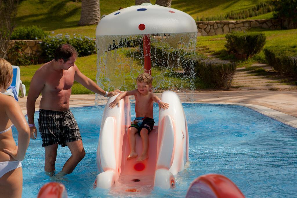 Tui Suneo Kenzi Europa Agadir Kültér fotó A child on a water slide