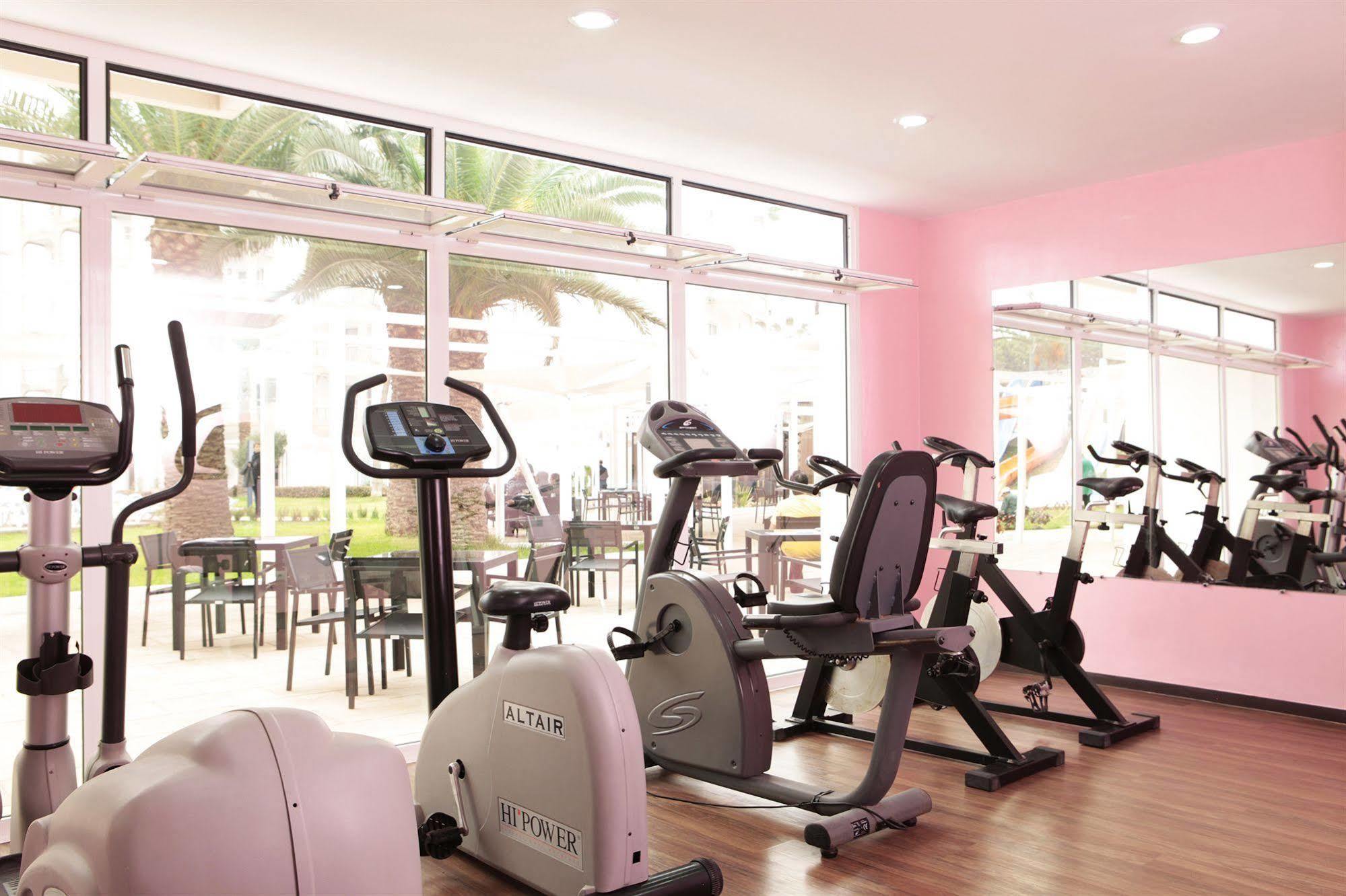 Tui Suneo Kenzi Europa Agadir Kültér fotó A gym at a hotel